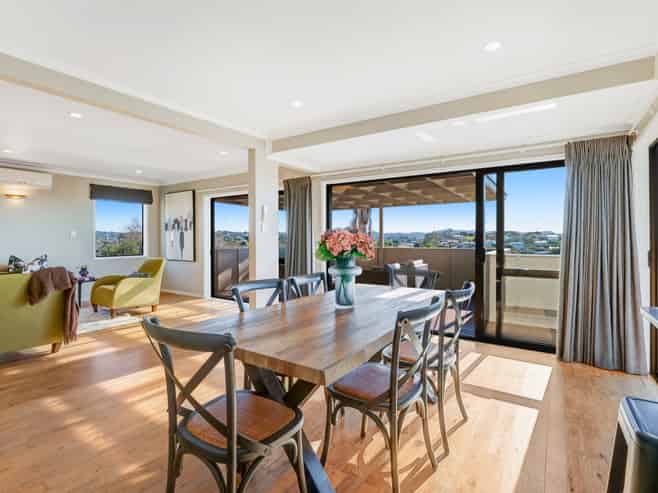 24 Halldene Terrace, Red Beach