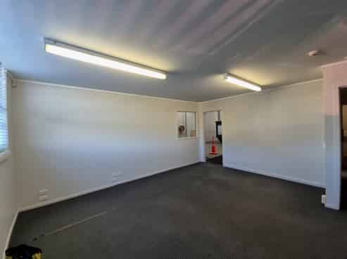 Versatile New Lynn warehouse