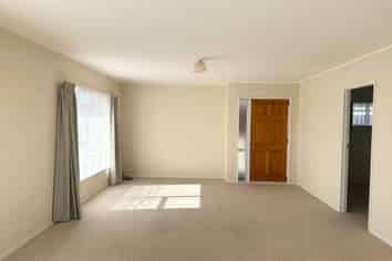 2/140 Manuroa Road, Takanini