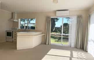 2/140 Manuroa Road, Takanini