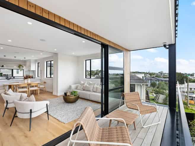 2/2 Valonia Street, Mount Roskill