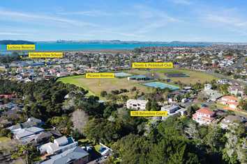 2/12 Belvedere Court, West Harbour
