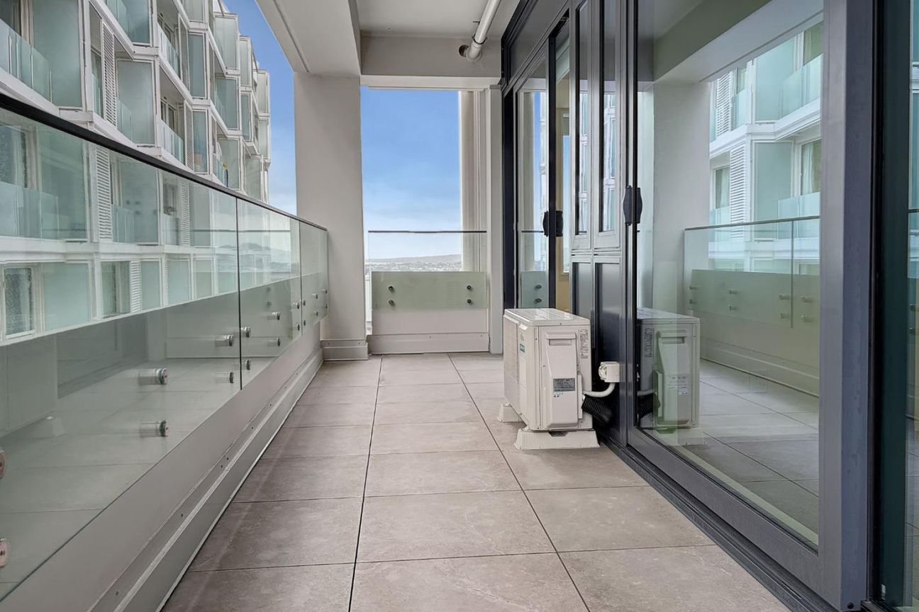 Newly Renovated ** The Connaught** - Bild 6