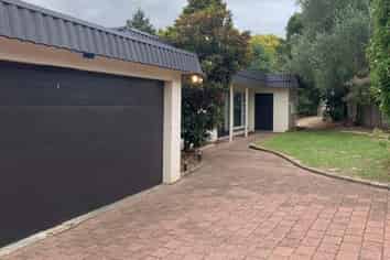 102 Poaka Avenue, Dinsdale