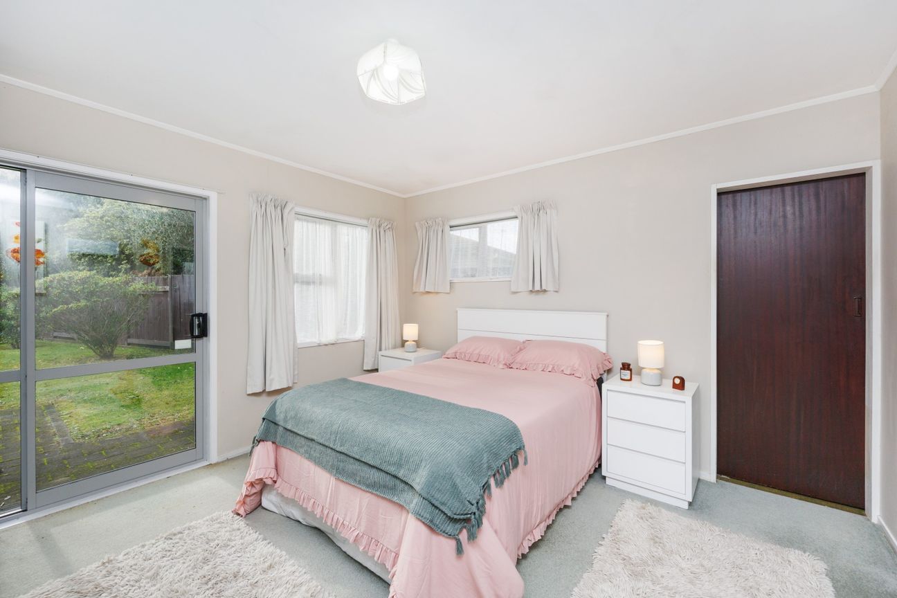 A private family oasis in prime school zones - Fler