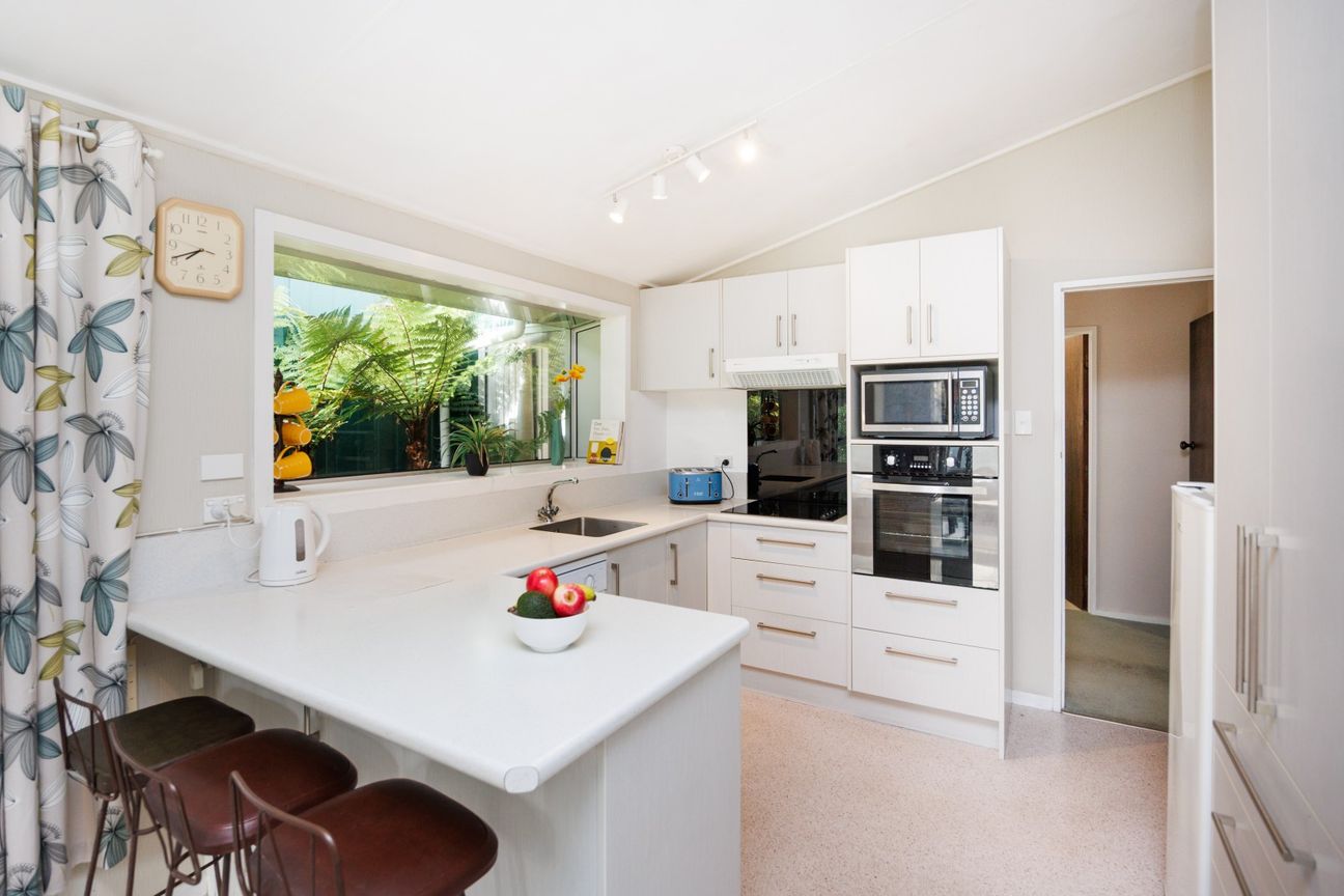 A private family oasis in prime school zones - Bild 2