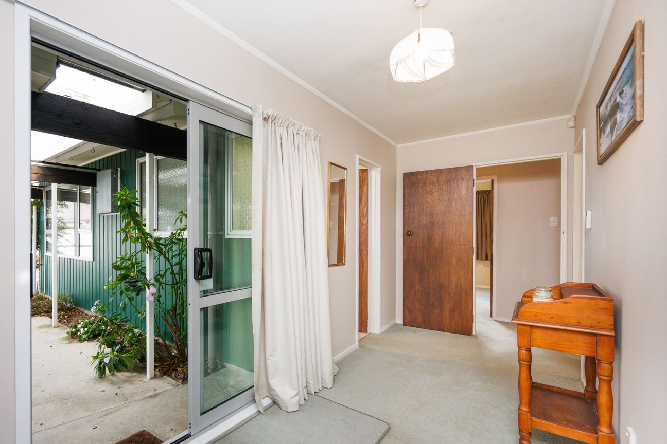 A private family oasis in prime school zones - Bild 6