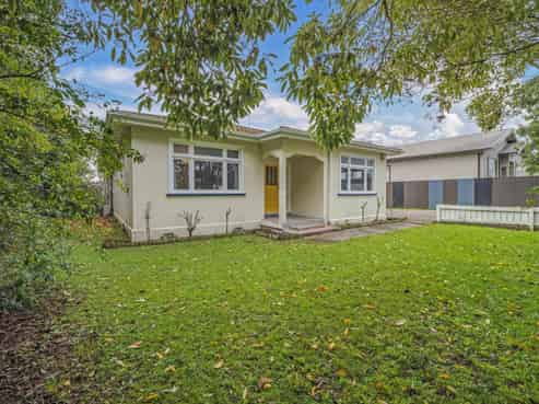 385 Botanical Road, West End