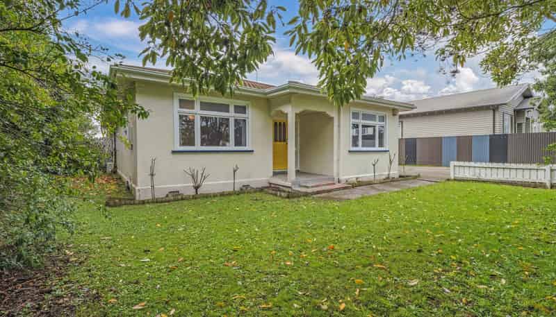 385 Botanical Road, West End