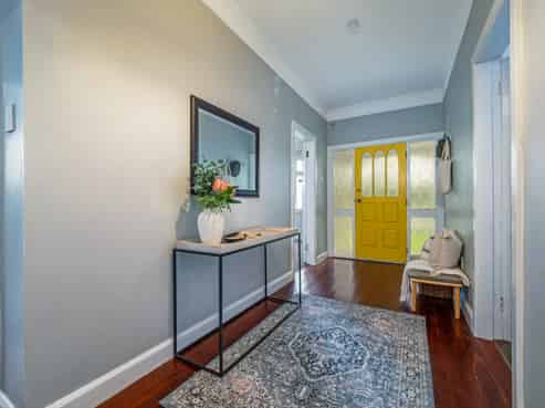 385 Botanical Road, West End