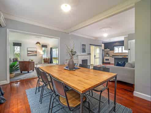 385 Botanical Road, West End