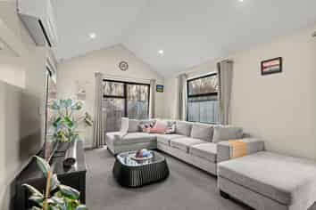 8 Founders Lane, Yaldhurst