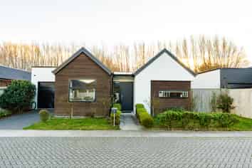 8 Founders Lane, Yaldhurst