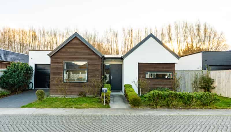 8 Founders Lane, Yaldhurst