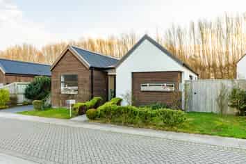 8 Founders Lane, Yaldhurst