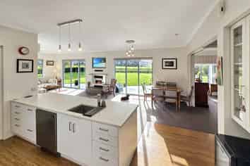 305 Parsons Road, Weston