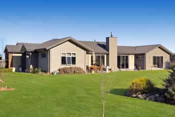 305 Parsons Road, Weston