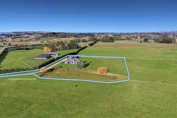 305 Parsons Road, Weston