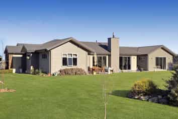 305 Parsons Road, Weston