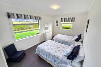 305 Parsons Road, Weston
