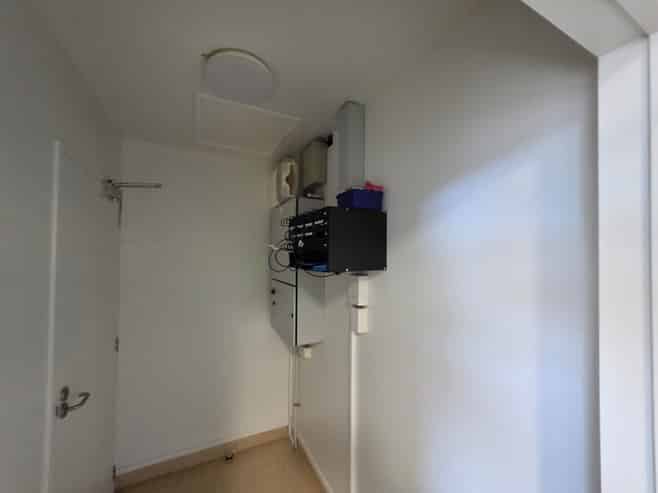 GROUND FLOOR OFFICE/SHOWROOM WITH PARKING
