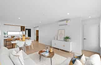 121C Lincoln Road, Addington