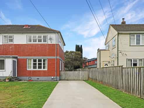 8 Compton Crescent, Taita