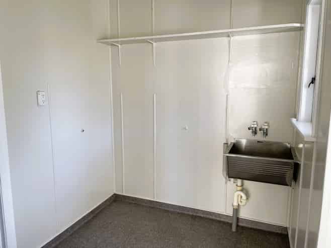 8 Compton Crescent, Taita