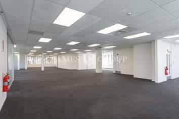 PRIME PENROSE OFFICE WITH EXCEPTIONAL PARKING