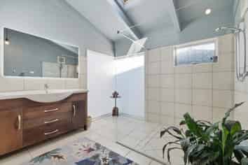 18B Levers Road, Matua