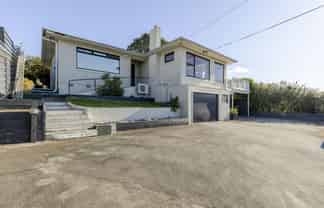 531 Devon Street West, Blagdon