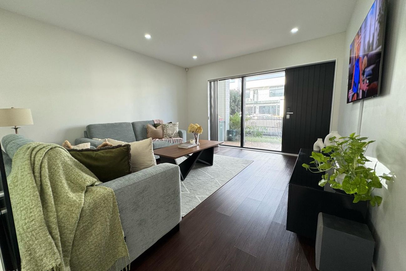 Modern 4-Bedroom Executive Home for Rent Ã¢ÂÂ Prime Takanini Location! - Vista 3