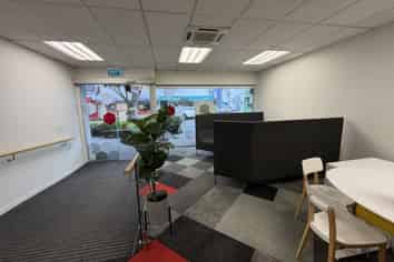 Prime High Street office/retail