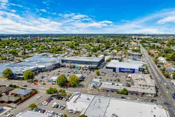 Bush Inn Centre – Large Format Retail Opportunity
