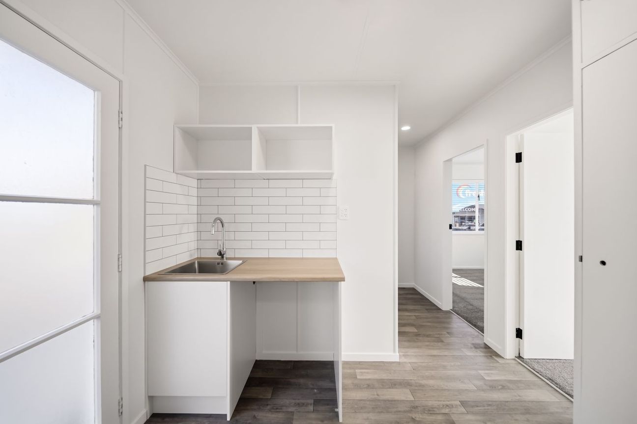 Fully Renovated Two-Bedroom Unit - Available Long Term - Widok 5