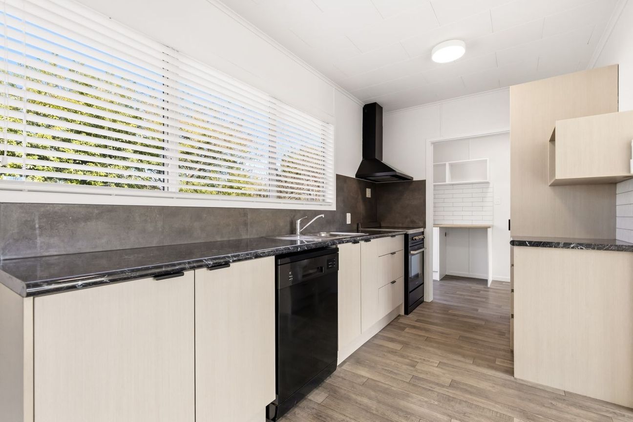 Fully Renovated Two-Bedroom Unit - Available Long Term - Widok 4