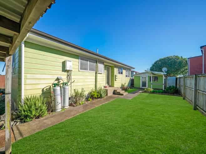 10 Sunlands Drive, Manurewa