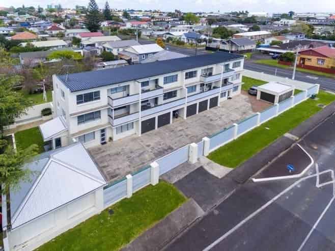 TEN APARTMENTS IN THAB ZONE WITH RC FOR SIX MORE

