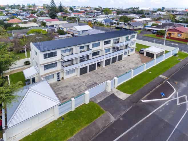 10 APARTMENTS IN THAB ZONE WITH RC FOR SIX MORE
