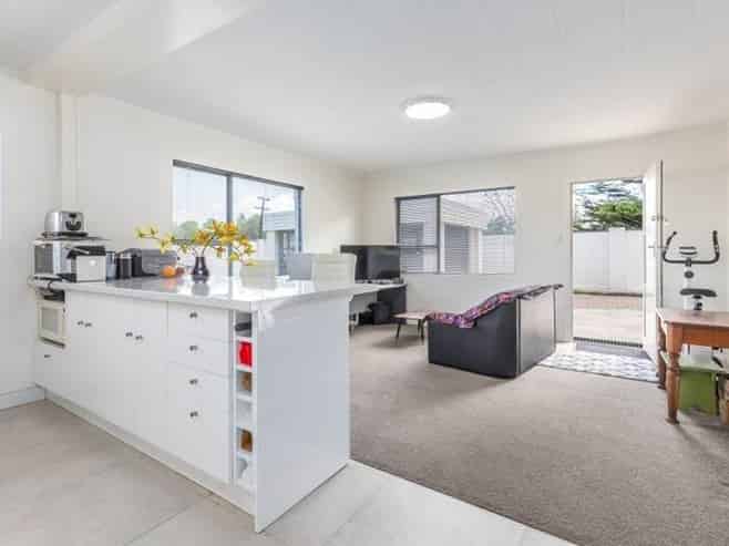 TEN APARTMENTS IN THAB ZONE WITH RC FOR SIX MORE
