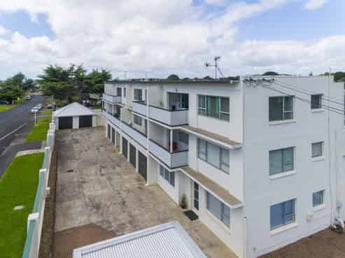 10 APARTMENTS IN THAB ZONE WITH RC FOR SIX MORE
