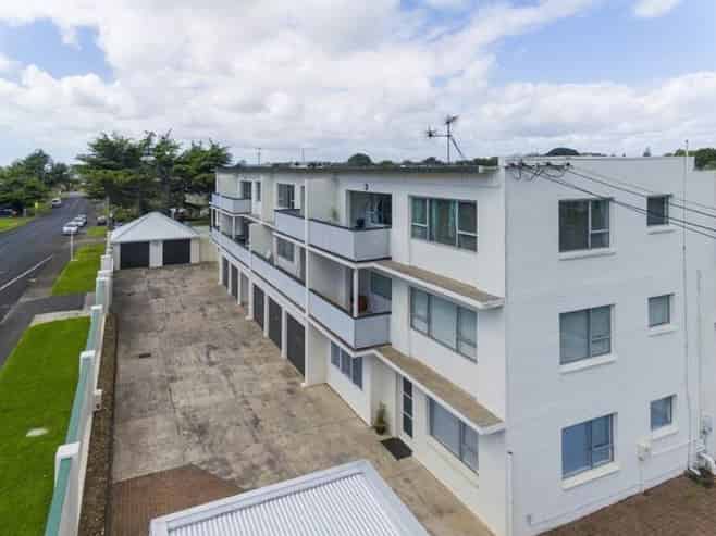 TEN APARTMENTS IN THAB ZONE WITH RC FOR SIX MORE
