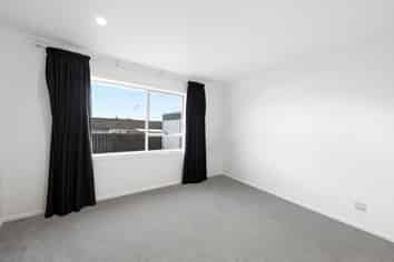 11A Knightsbridge Place, Dinsdale