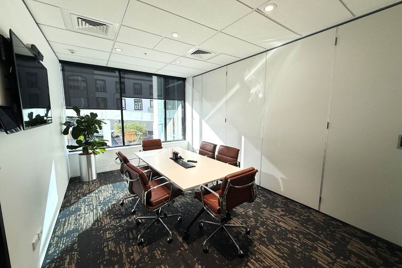 TOP TIER NEWMARKET OFFICE WITH 30 PARKS - Aanzicht 3