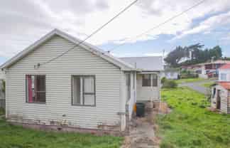 11 Theodore Street, Bluff