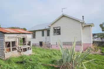 11 Theodore Street, Bluff