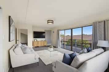 2 Regency Crescent, Redwood