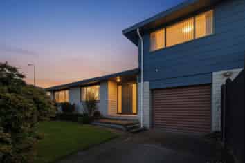 2 Regency Crescent, Redwood
