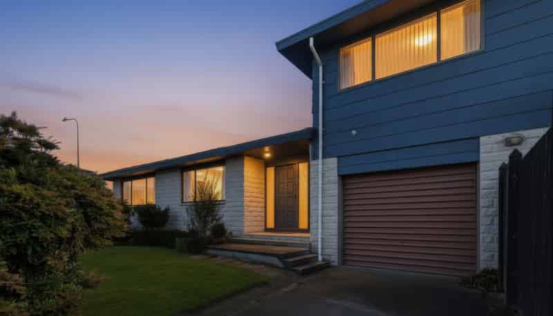 2 Regency Crescent, Redwood