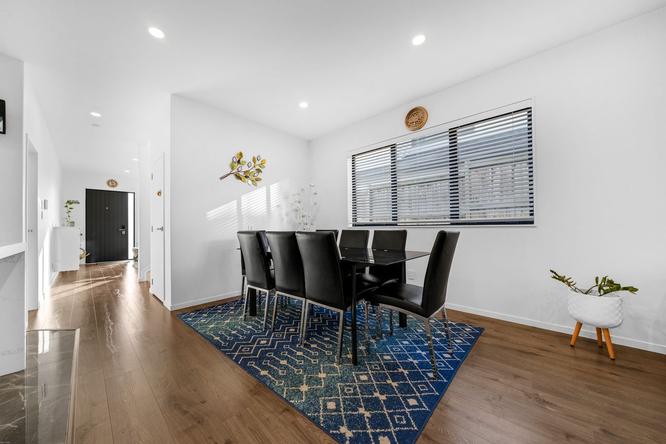 Downsizing Vendors Demand Action- Auction 21 July – pohled 5
